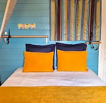 D'hotes Le Clos Bleu Bed & Breakfast